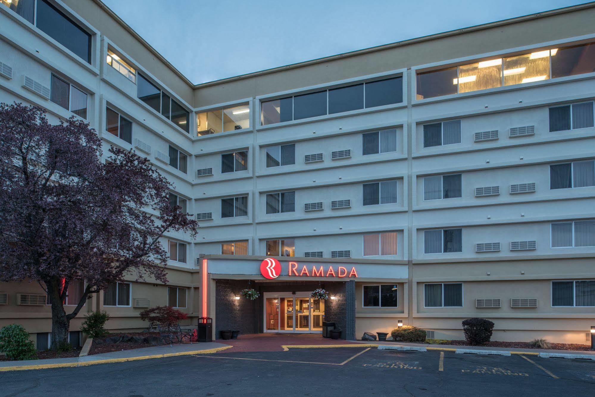 Ramada By Wyndham Downtown Spokane Exterior foto