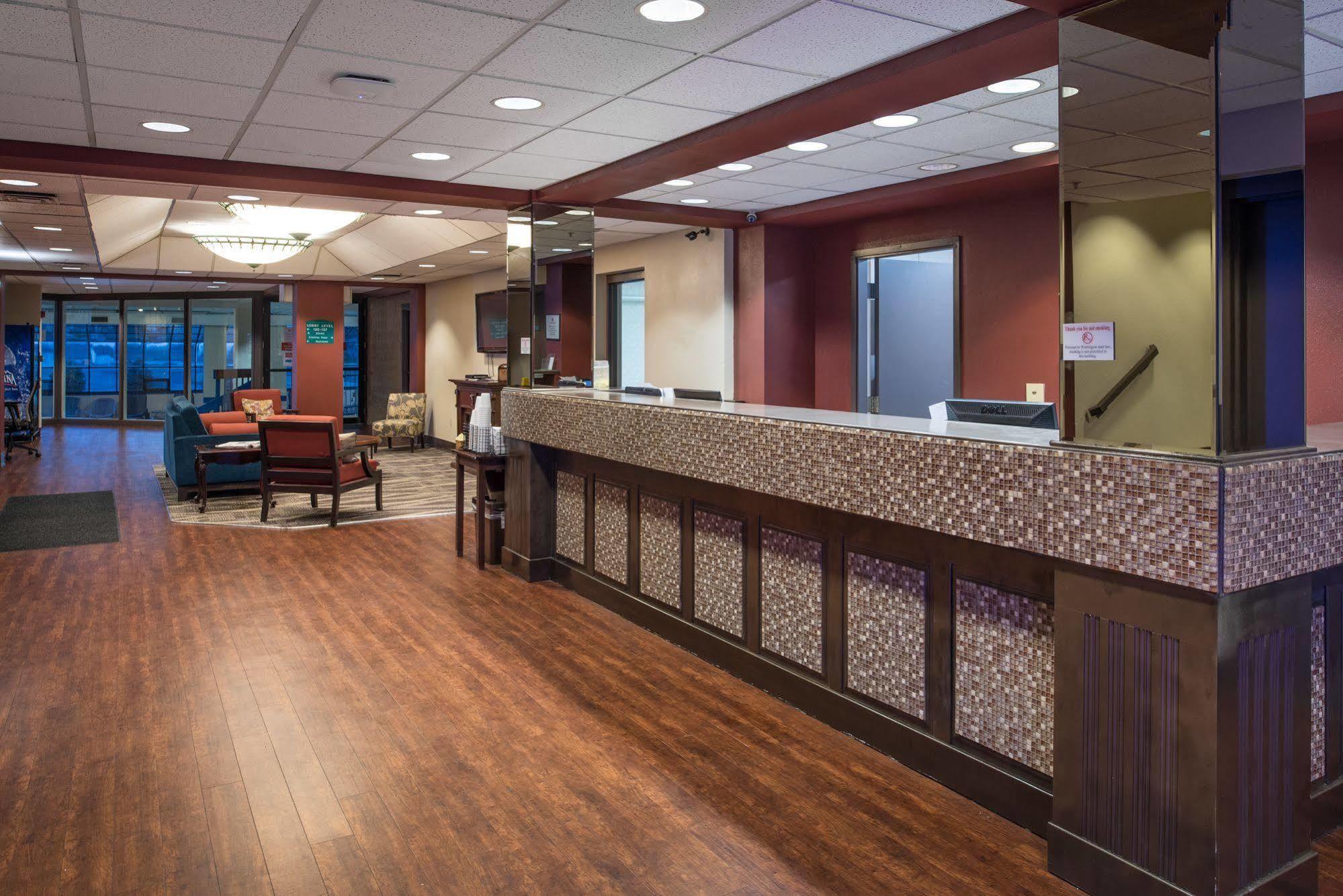Ramada By Wyndham Downtown Spokane Exterior foto